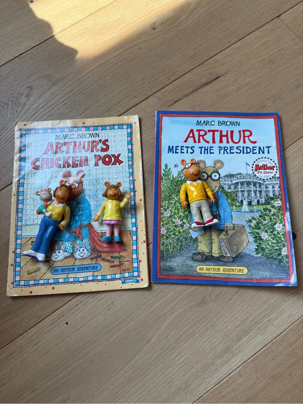 Arthur Action Figures - Yellow & Blue Outfit Characters